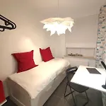 Cosy And Modern 2 Bedrooms Flat With Marina View
